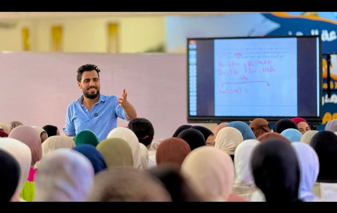 محاضرات المهندس أحمد قنديل مع الطلاب